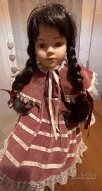 Bambola grande con trecce in ceramica