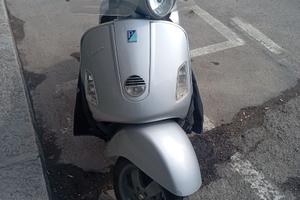 Vespa GTS 250