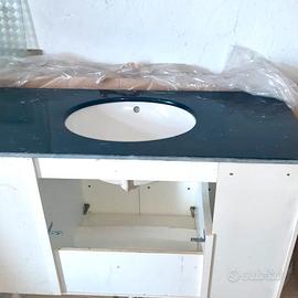 Mobile bagno nuovo con  lavandino e specchio