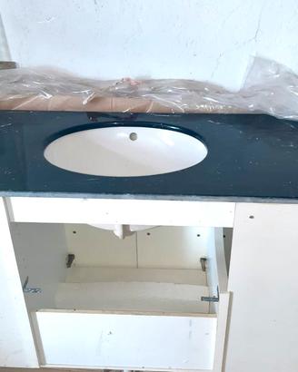 Mobile bagno nuovo con  lavandino e specchio