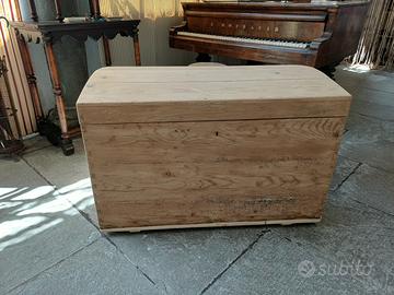 baule antico in abete
