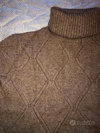 Maglione collo alto marrone