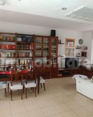 Libreria componibile e tavolo legno