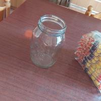 numerosi vasi e capsule bormioli per conserva