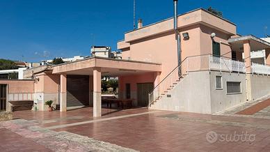 Villa a due passi dal paese e villa comunale