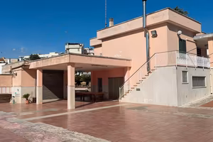 Villa a due passi dal paese e villa comunale