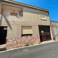 Due case, una abitabile una da ristrutturare