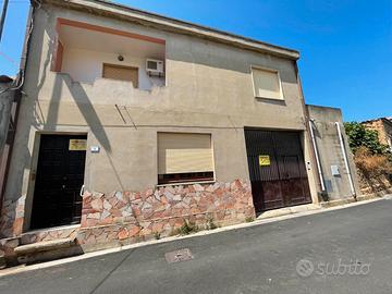 Due case, una abitabile una da ristrutturare