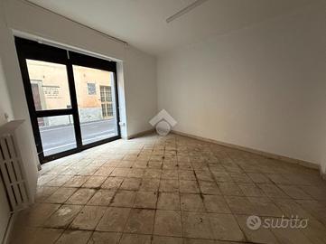 2 LOCALI A OSIO SOTTO