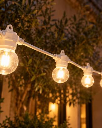 Catena luminosa con lampadine