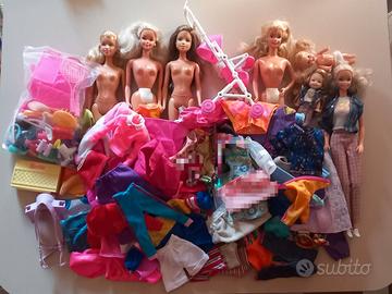 Lotto Barbie con vestiti e accessori