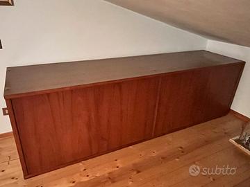 Armadio basso in legno