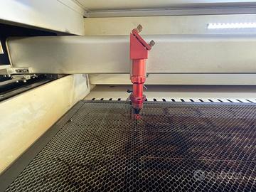 Vendita macchina laser 150w con abbattitore fumi