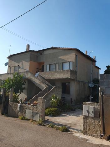 Palazzina/appartamenti con ampio terreno