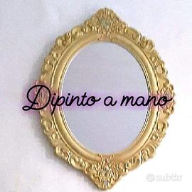 Specchio dipinto a mano.