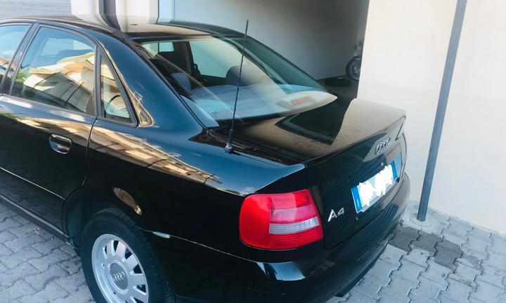 AUDI A4 1ª serie - 11/1999 - 300.000 Km