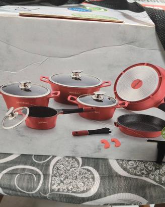 BATTERIA PENTOLE ROSA (NUOVA)