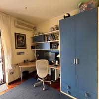 Parete attrezzata con scrivania e Armadio
