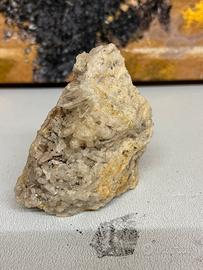 Pietra grezza drusa di quarzo