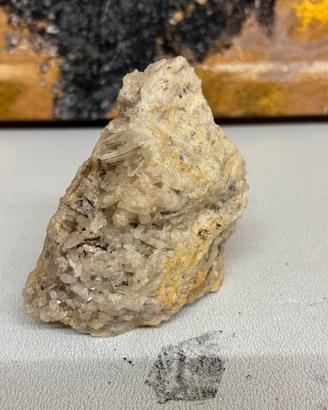 Pietra grezza drusa di quarzo