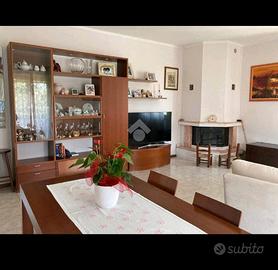 arredamento sala cucina e ingresso 