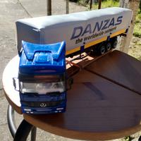 Autoarticolato "danzas"  1:43
