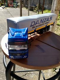 Autoarticolato "danzas"  1:43