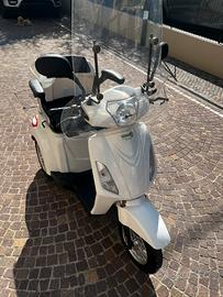 Scooter elettrico per anziani a tre ruote