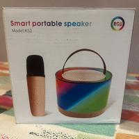 Cassa con microfono colorata