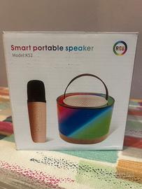 Cassa con microfono colorata