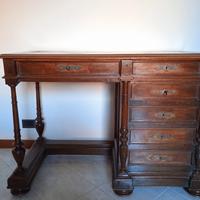 scrivania in legno 