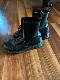 Anfibi neri  Dr. Martens