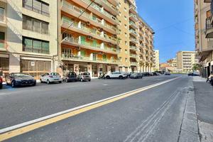 Box / Garage di 245 m² a Catania