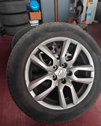 Cerchi Lexus Toyota R18 con pneumatici Pirelli