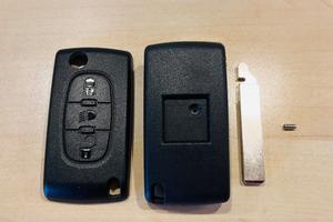 GUSCIO CHIAVE TELECOMANDO TRE TASTI E0536 citroen