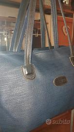 Borsa a spalla blue. Molto capiente,