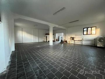 Fano negozio ristrutturato 208 mq. 1 vetrina/parch