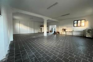 Fano negozio ristrutturato 208 mq. 1 vetrina/parch