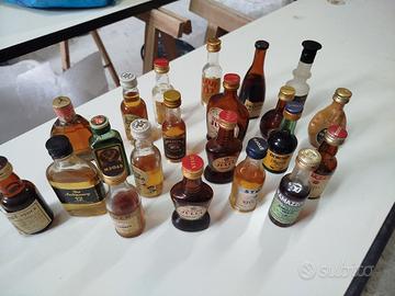 bottiglieette di i liquore da collezione 