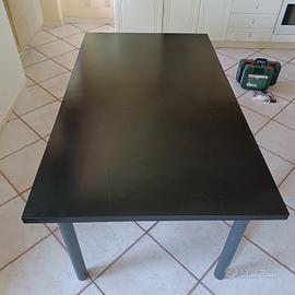 Tavolo in legno nero 6 posti comodi