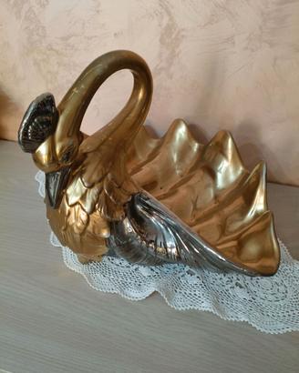 Vecchio centrotavola in ceramica Capodimonte.