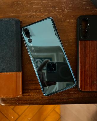 Huawei P20Pro Blu (OLED originale) + 2 cover