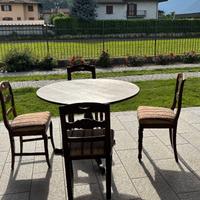 Tavolo in noce  con 4 sedie
