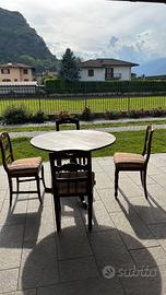 Tavolo in noce  con 4 sedie
