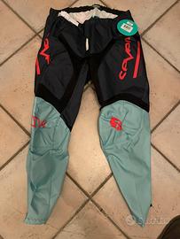 Pantaloni e maglietta SEVEN