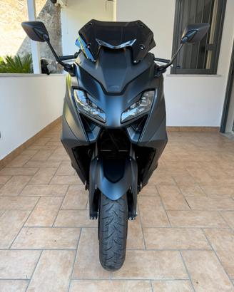 Yamaha tmax 560