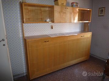 Mobile letto a scomparsa in legno