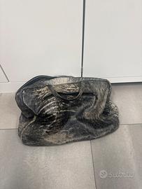 Borsa da viaggio grigia con striature