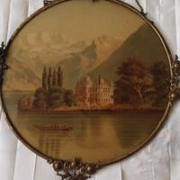 Cornice circolare con castello e lago romantico