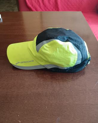 cappellino running Brooks